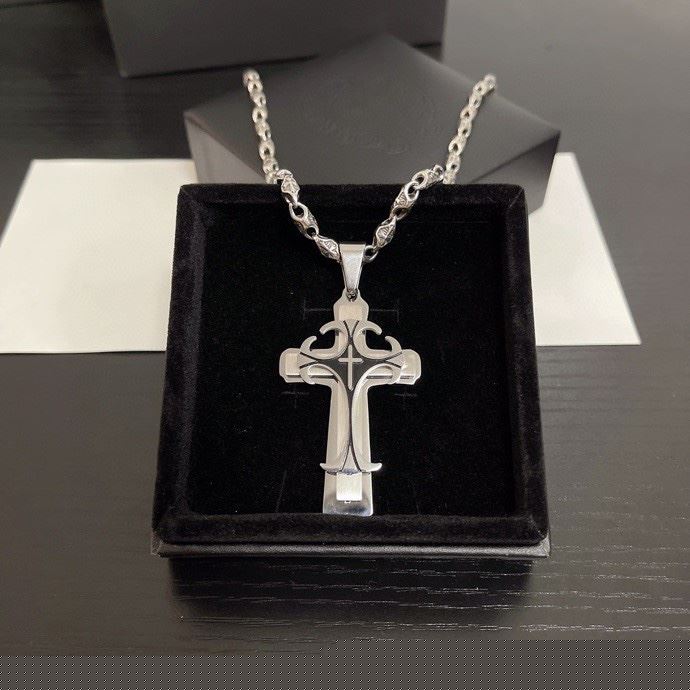 Ch**me He**ts necklaces